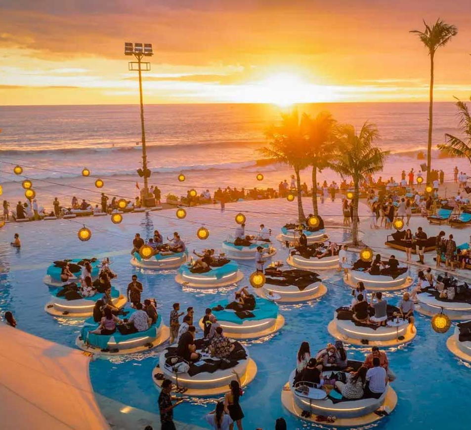 Menikmati Sunset : Beach Club Terbaik di Bali untuk Liburan