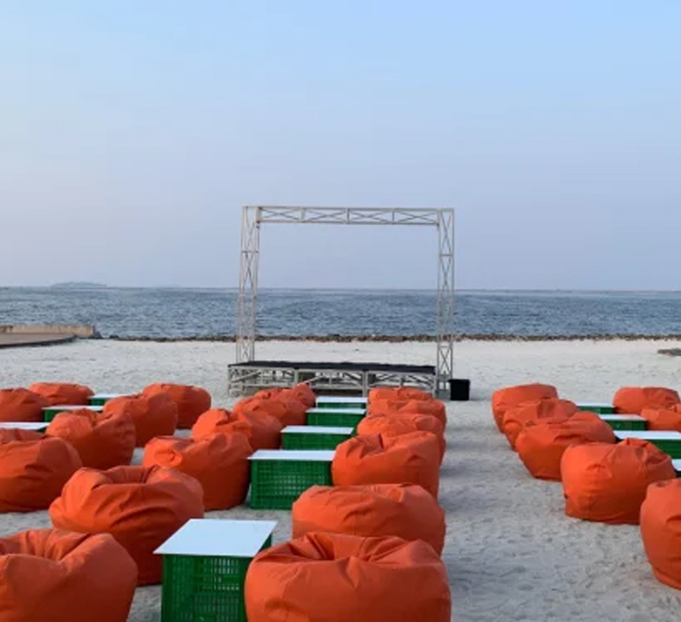 Beachclub: Tempat Seru Menikmati Pantai dan Hiburan